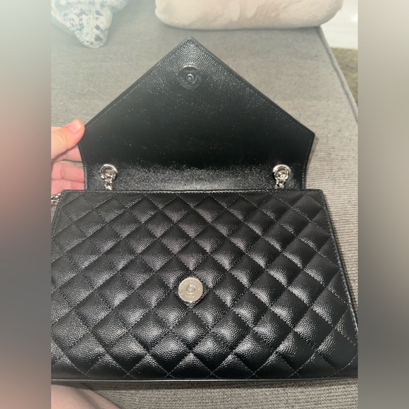 SAINT LAURENT
Envelope medium quilted textured-leather shoulder bag - Picture 4 of 4